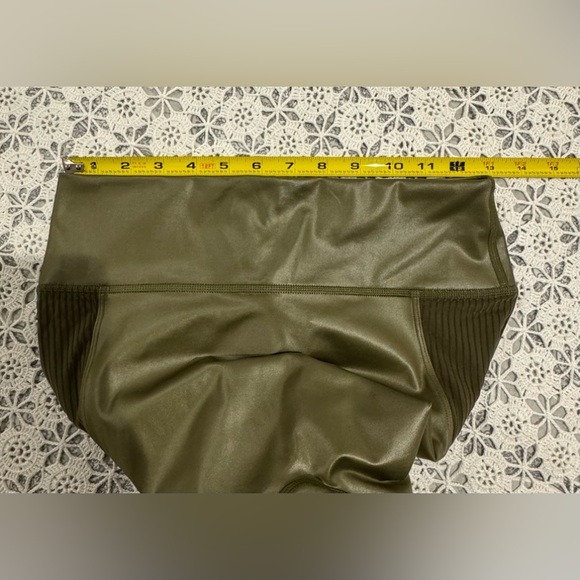 NWT Motion365+ Contour High-Waisted Legging M (FINAL PRICE $65) - Picture 14 of 16